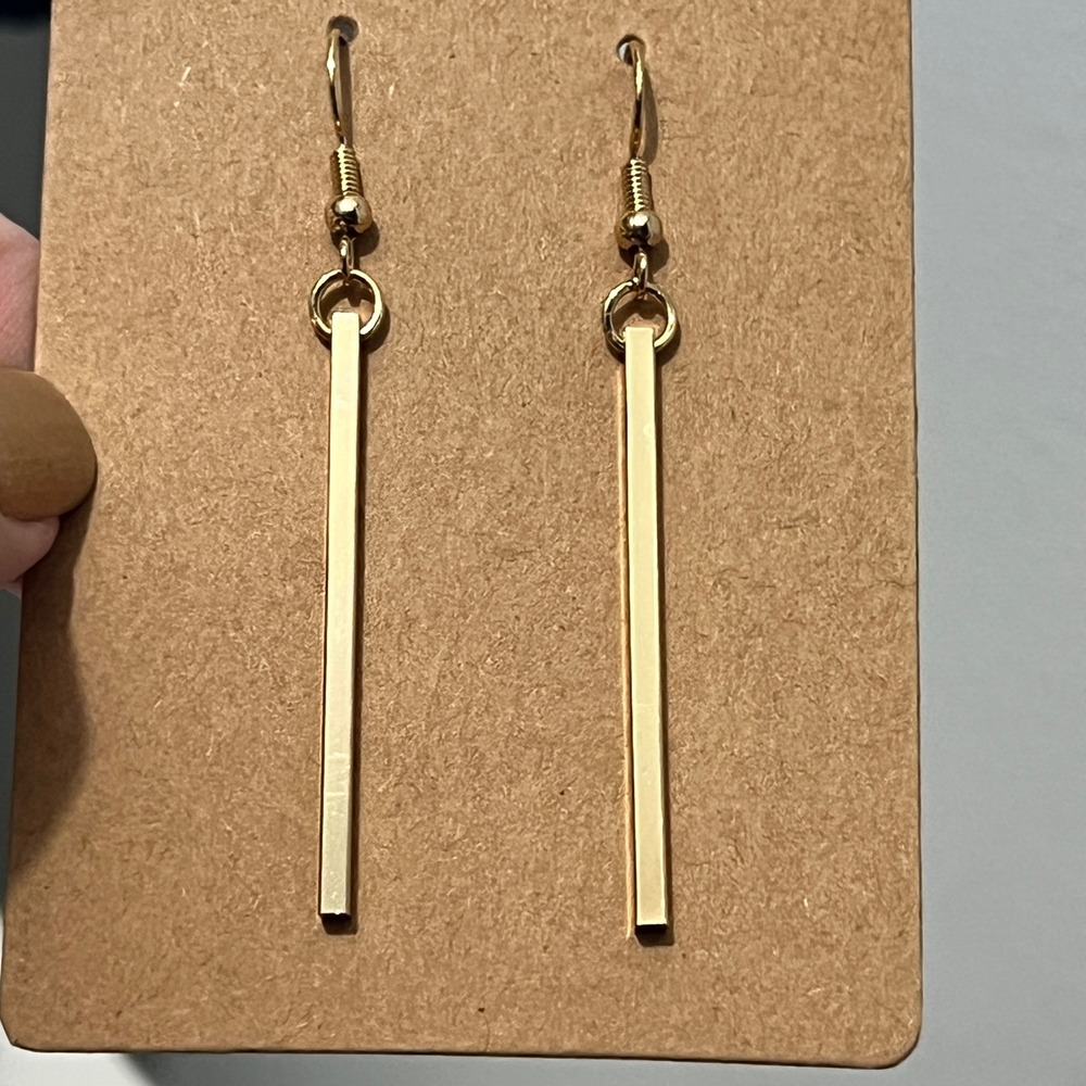Gold Tone Bar Dangle Earrings Minimalist Everyday Chic‎ Classic